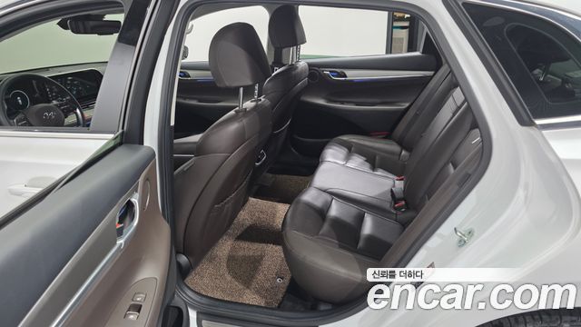 Hyundai Grandeur 2.5 — photo 1 of 30
