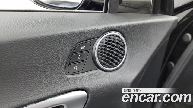 Hyundai Sonata 2.0 — photo 1 of 32