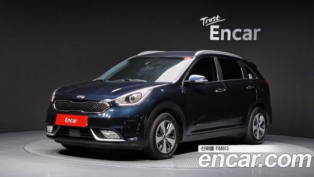 Kia Niro Prestige — photo 1 of 32