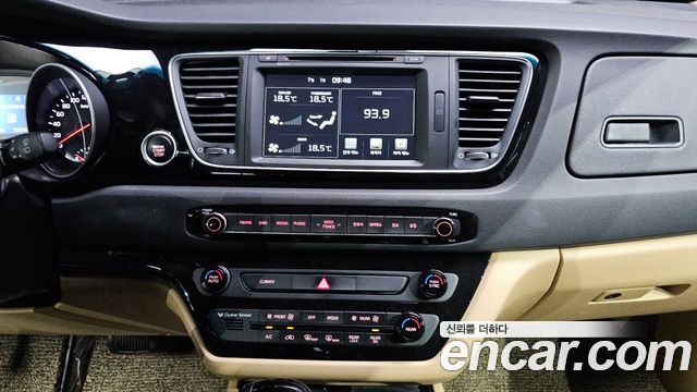 Kia Canival 9-seater Hi-Limousine — photo 1 of 35