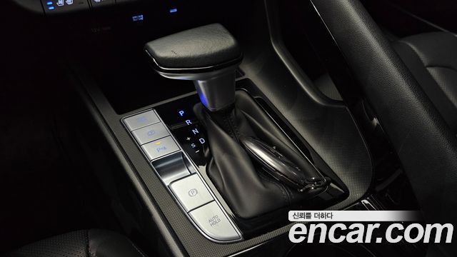 Hyundai AVANTE 1.6 — photo 1 of 20