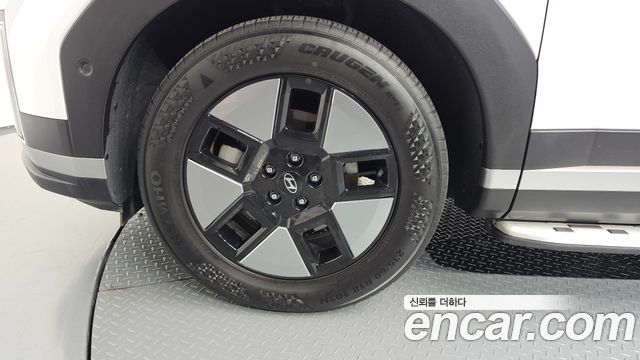 Hyundai Santafe HEV 1.6 2WD — photo 1 of 32