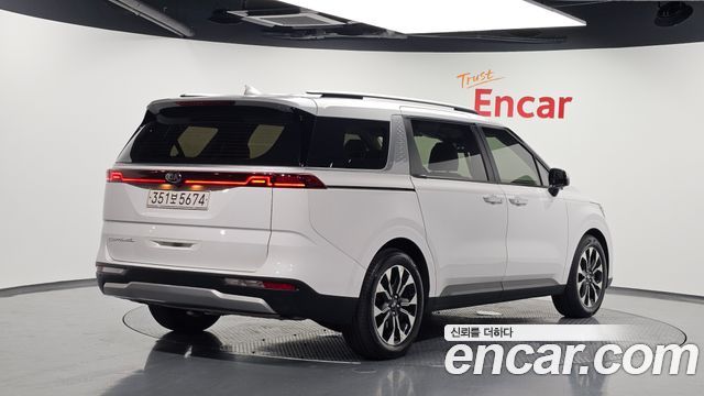 Kia Canival Diesel 9-Seater Prestige — photo 1 of 34