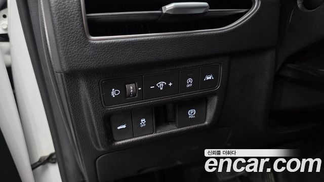 Hyundai Sonata 2.0 — photo 1 of 30