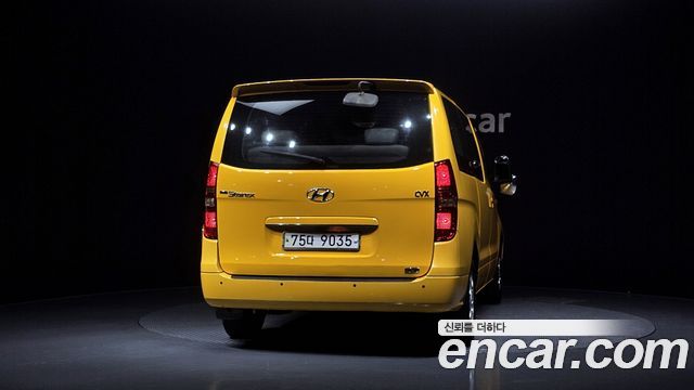 2011 Hyundai Starex 12-Seater Wagon, photograph 4
