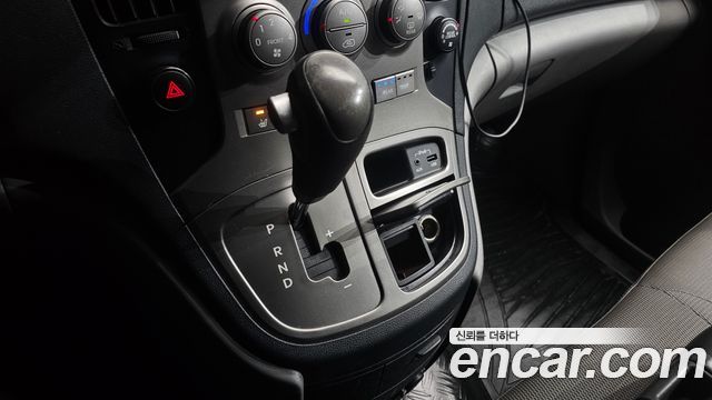 2011 Hyundai Starex 12-Seater Wagon, photograph 1