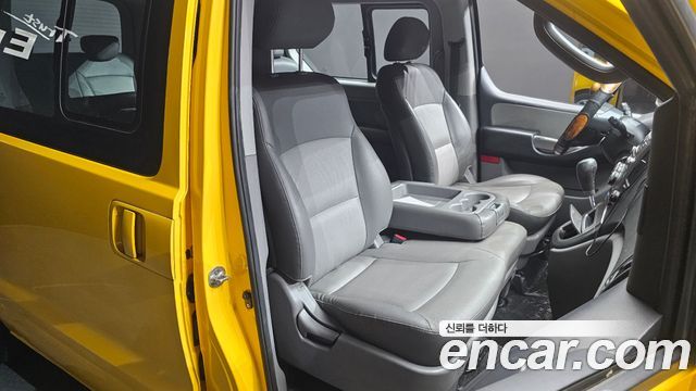 2011 Hyundai Starex 12-Seater Wagon, photograph 6