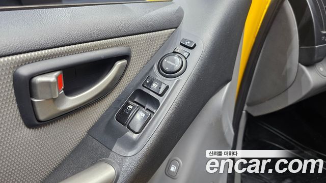 2011 Hyundai Starex 12-Seater Wagon, photograph 2
