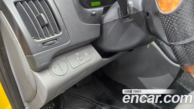 2011 Hyundai Starex 12-Seater Wagon, photograph 9