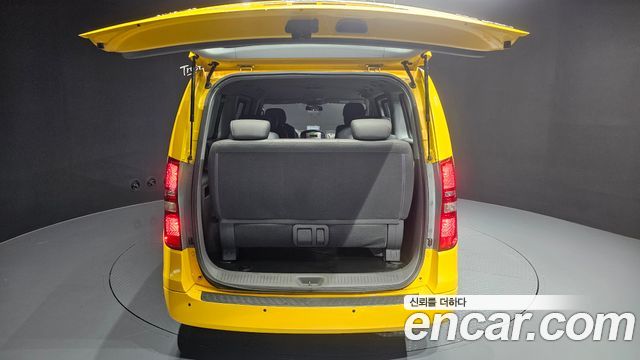 2011 Hyundai Starex 12-Seater Wagon, photograph 11