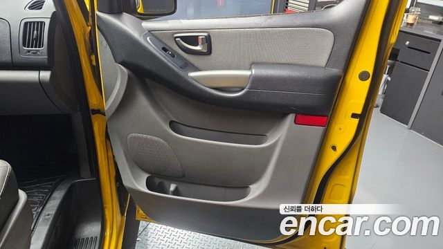 2011 Hyundai Starex 12-Seater Wagon, photograph 12
