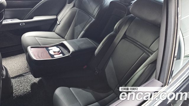Genesis G90 Gasoline 3.5 Turbo AWD — photo 1 of 35