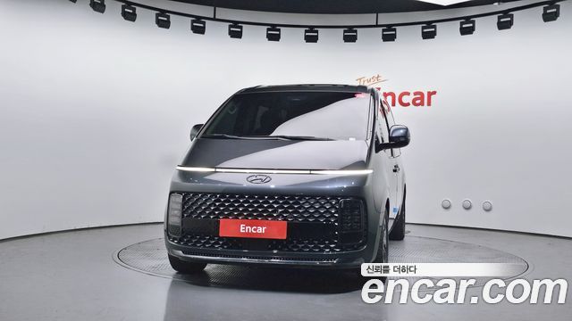 Hyundai Staria 4WD Lounge 9-Seater — photo 1 of 30