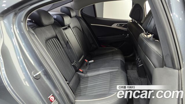 Genesis G70 2.0T — photo 1 of 31