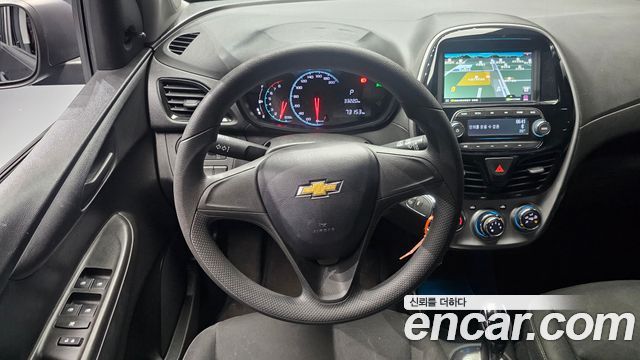 2016 ChevroletGMDaewoo Spark LS, photograph 5