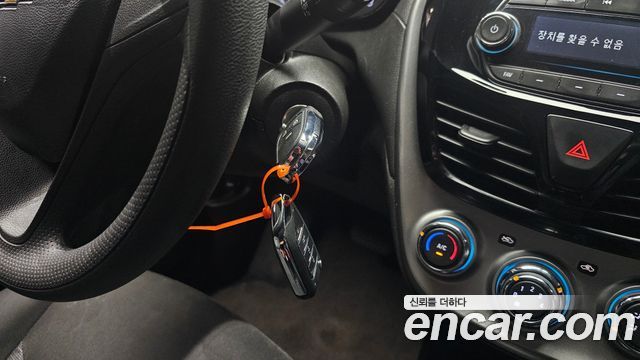 2016 ChevroletGMDaewoo Spark LS, photograph 3