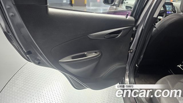 2016 ChevroletGMDaewoo Spark LS, photograph 11