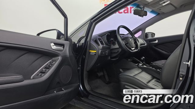 Kia K3 Trendy — photo 1 of 29