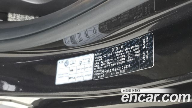 Kia Canival Diesel 11-Seater Prestige — photo 1 of 30