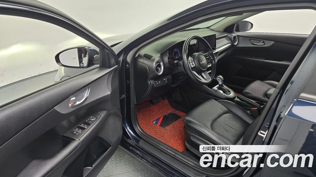 Kia K3 1.6 — photo 1 of 30