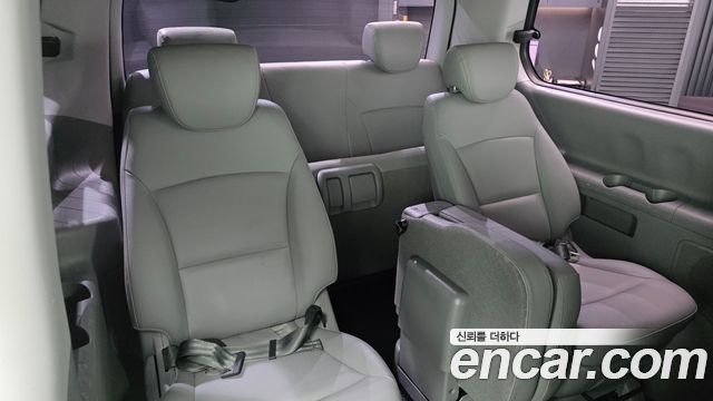 Hyundai Starex 4WD 12-Seater Wagon — photo 1 of 35