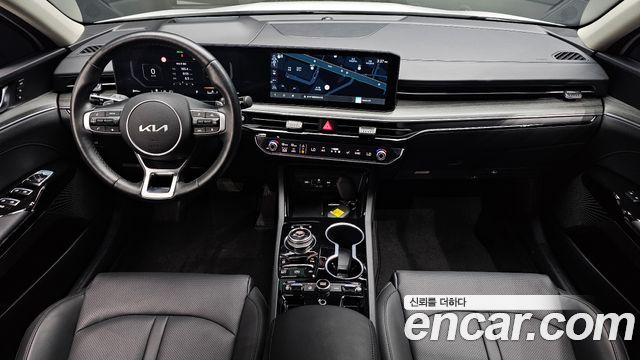 Kia K5 2.0 — photo 1 of 32