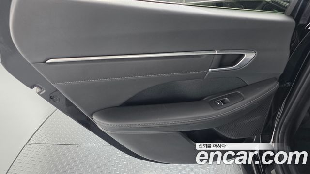 Hyundai Sonata 2.0 — photo 1 of 30