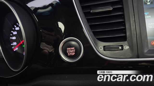 Kia Canival 9-seater Prestige — photo 1 of 35