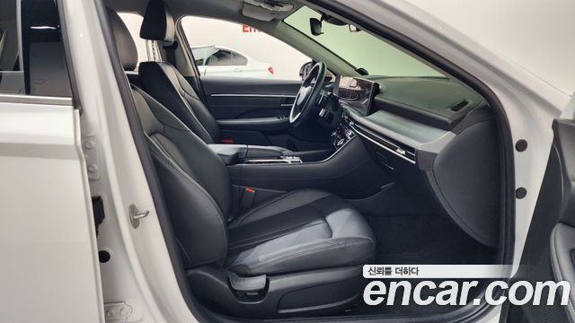Hyundai Sonata 2.0 — photo 1 of 33