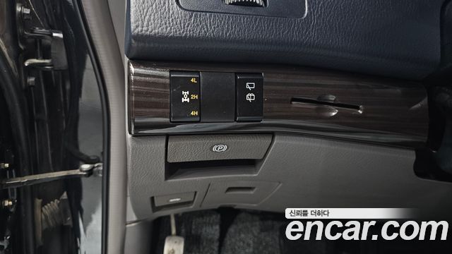 KG_Mobility_Ssangyong KORANDO 4WD TX 9-seater — photo 1 of 32