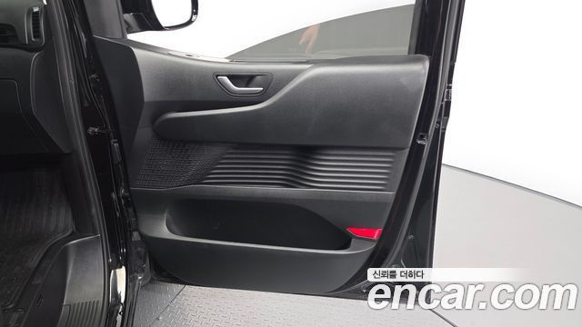 Hyundai Staria Cargo 3-Seater — photo 1 of 31