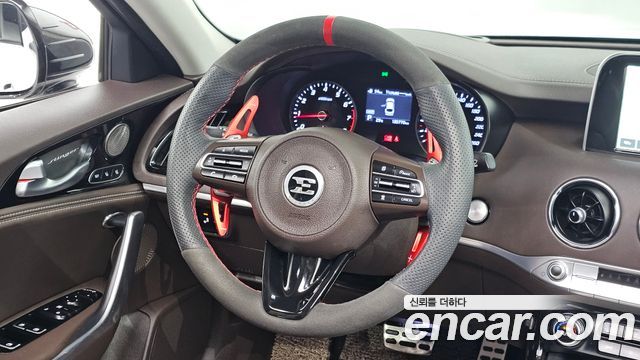 Kia Stinger 2.0 Turbo AWD — photo 1 of 33