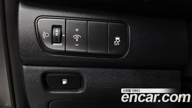 Kia Niro Prestige — photo 1 of 20