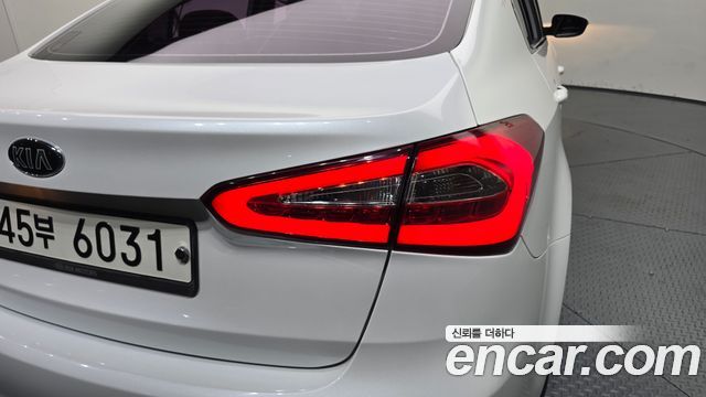 Kia K3 Trendy — photo 1 of 30