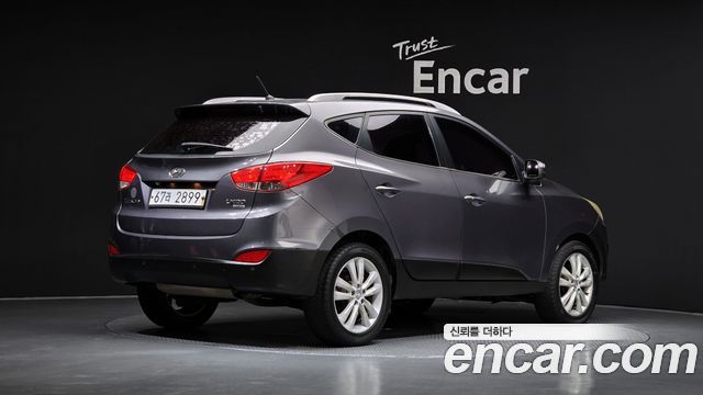 2012 Hyundai Tucson Diesel 2WD LX20, photograph 2