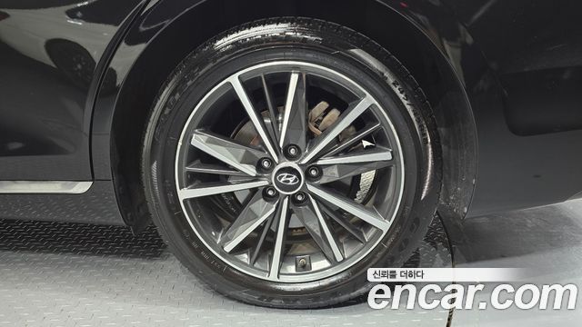 Hyundai Grandeur 2.5 — photo 1 of 31