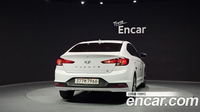 Hyundai AVANTE 1.6 — photo 1 of 30
