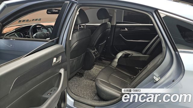 2017 Hyundai Sonata 2.0 Plug-in HEV, photograph 3