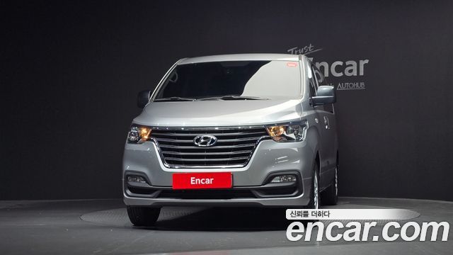 Hyundai Starex Van 5-Seater — photo 1 of 30