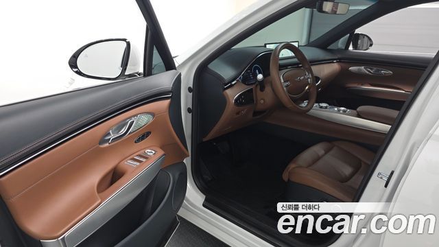 Genesis GV70 2.5T Gasoline AWD — photo 1 of 30