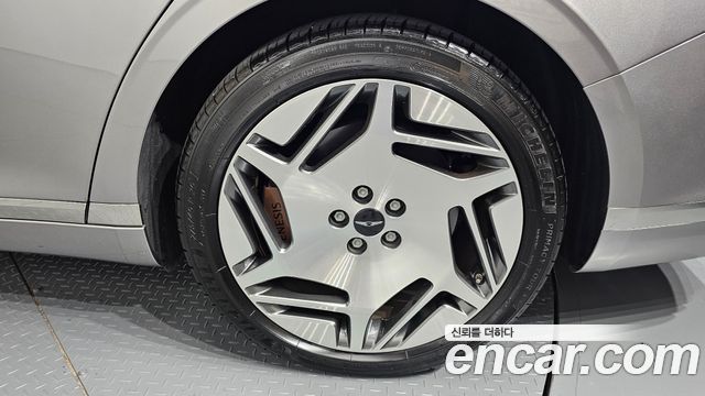 Genesis G90 Gasoline 3.5 Turbo e-S/C AWD LWB — photo 1 of 33