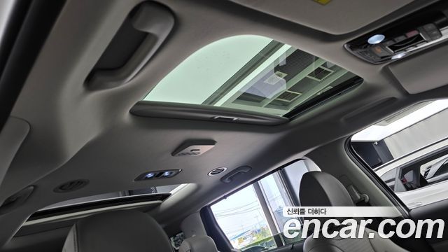 Kia Canival Gasoline 9 Seater X Line — photo 1 of 36
