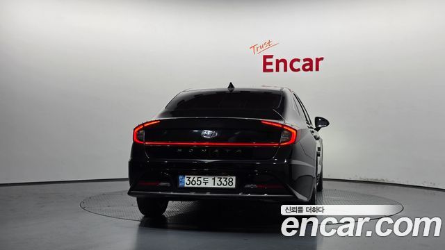 Hyundai Sonata 2.0 — photo 1 of 20