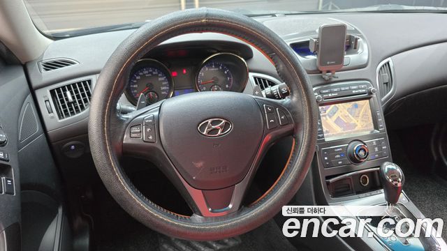 Hyundai Genesis 200 Turbo D — photo 1 of 20