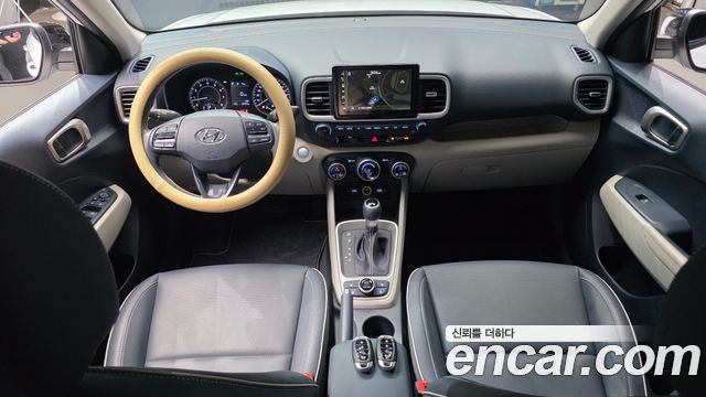 Hyundai Venue 1.6 Flux — photo 1 of 24