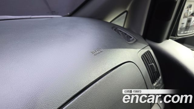 Hyundai Starex 5-Seater VAN — photo 1 of 38