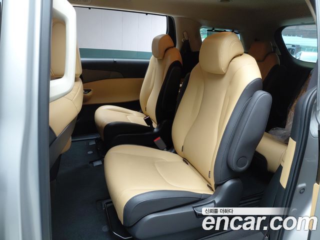 Kia Canival Gasoline 9-Seater Noblesse — photo 1 of 29
