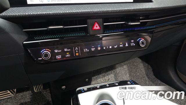 Kia EV6 Long Range 4WD — photo 1 of 37