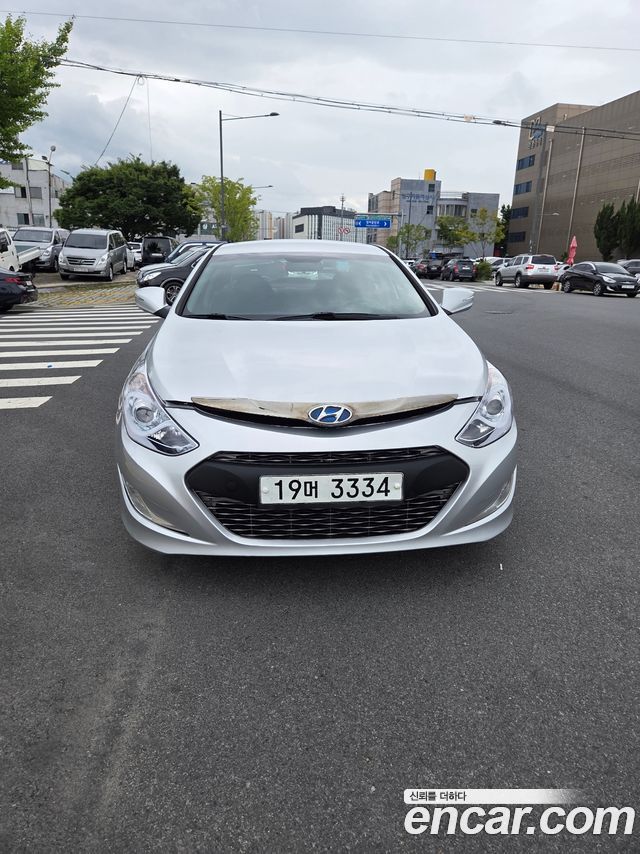 Hyundai Sonata 2.0 — photo 1 of 15