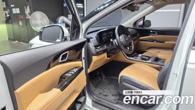 Kia Canival Diesel 9-Seater Noblesse — photo 1 of 31